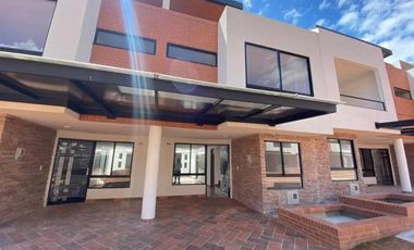 HERMOSA CASA EN TUNJA EN VENTA, PARA ESTRENAR! EN CONJUNTO CERRADO!! !NEGOCIABLE!