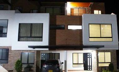HERMOSA CASA EN TUNJA EN VENTA, PARA ESTRENAR! EN CONJUNTO CERRADO!! !NEGOCIABLE!
