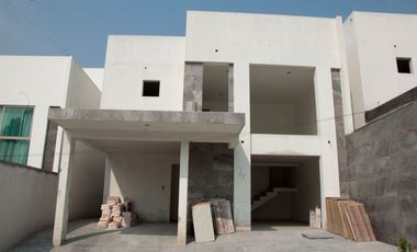 Casa en venta en Calacoaya, a estrenar en fraccionamiento cerrado