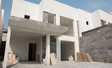 Casa en venta en Calacoaya, a estrenar en fraccionamiento cerrado