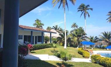 CASA EN VENTA FRENTE A LA PLAYA TECOLUTLA VERACRUZ