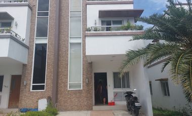 Town house And Lot For Sale In Paranaque