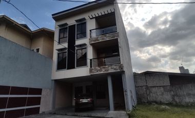 3 Storey For Sale House and Lot in Tandang Sora with 3 Bedrooms & 4 Toilet and Bath PH2512