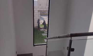 CASA EN VENTA NUEVA, EN LA FLORIDA, SAN LUIS POTOSI, JARDIN, SEGURIDAD, TRANQUILIDAD.