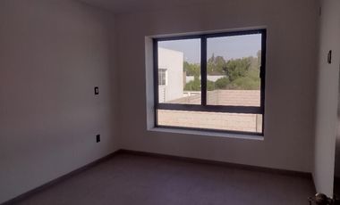 CASA EN VENTA NUEVA, EN LA FLORIDA, SAN LUIS POTOSI, JARDIN, SEGURIDAD, TRANQUILIDAD.