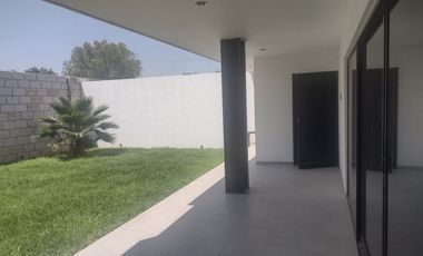 CASA EN VENTA NUEVA, EN LA FLORIDA, SAN LUIS POTOSI, JARDIN, SEGURIDAD, TRANQUILIDAD.