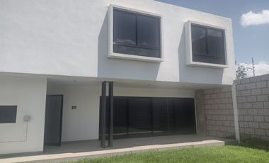 CASA EN VENTA NUEVA, EN LA FLORIDA, SAN LUIS POTOSI, JARDIN, SEGURIDAD, TRANQUILIDAD.