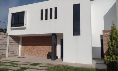 CASA EN VENTA NUEVA, EN LA FLORIDA, SAN LUIS POTOSI, JARDIN, SEGURIDAD, TRANQUILIDAD.