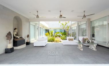 Puerta de Hierro: Residencia Moderna Excepcional - 5 Recamaras - English Spoken