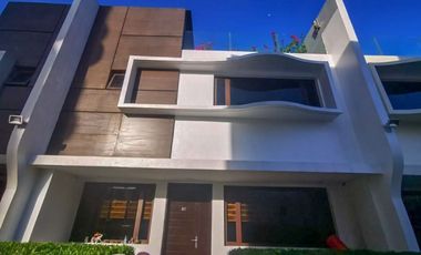 7BR TOWNHOUSE FOR SALE IN SAN JUAN CITY