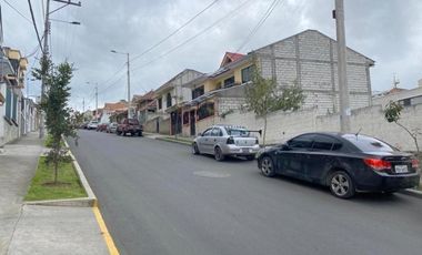 Oportunidad Terreno en venta 1.218,52m2 en la calle Veintimilla, centro de Azogues
