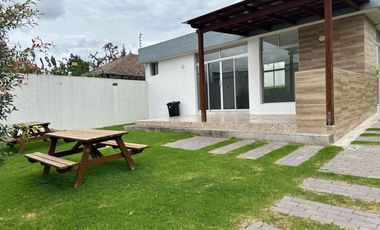 HERMOSA CASA DE VENTA POR HILACRIL PLAZA TUMBACO!