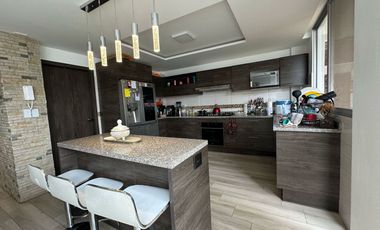 HERMOSA CASA DE VENTA POR HILACRIL PLAZA TUMBACO!