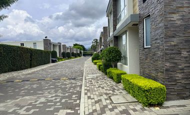 HERMOSA CASA DE VENTA POR HILACRIL PLAZA TUMBACO!