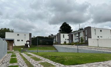 HERMOSA CASA DE VENTA POR HILACRIL PLAZA TUMBACO!