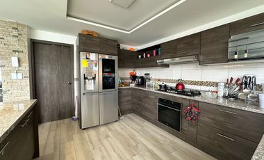 HERMOSA CASA DE VENTA POR HILACRIL PLAZA TUMBACO!