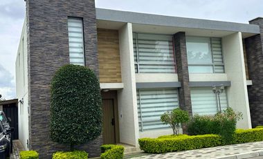 HERMOSA CASA DE VENTA POR HILACRIL PLAZA TUMBACO!