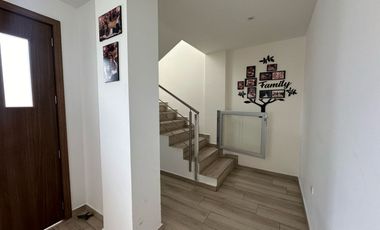 HERMOSA CASA DE VENTA POR HILACRIL PLAZA TUMBACO!