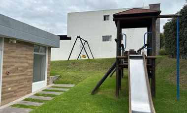 HERMOSA CASA DE VENTA POR HILACRIL PLAZA TUMBACO!