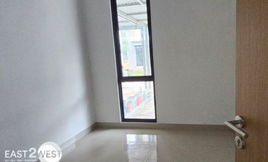 Disewakan Rumah Cluster Yuthica Puspita Loka BSD City Tangerang Selatan Unit Baru Semi Furnished Lokasi Nyaman Strategis