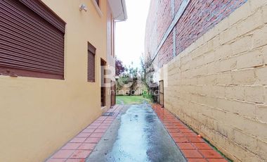Casa en Venta - Ricaurte en avenida principal