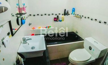 Casa en Venta - Ricaurte en avenida principal