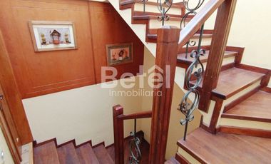 Casa en Venta - Ricaurte en avenida principal