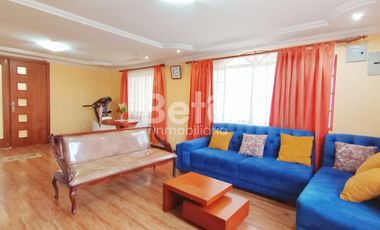 Casa en Venta - Ricaurte en avenida principal