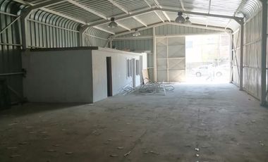 Excelente Galpon al lado Vega Monumental