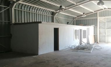 Excelente Galpon al lado Vega Monumental