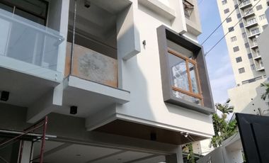 FOR SALE!! High-End 4 Storey Smart Home w/ 4BR and 2-3 Car Parking Lot in SAN JUAN CITY