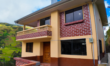 Casa con terreno de venta en Paute, Sector Parroquia Dug Dug