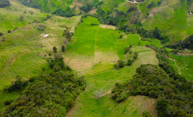 Casa con terreno de venta en Paute, Sector Parroquia Dug Dug