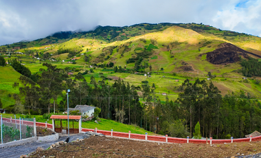 Casa con terreno de venta en Paute, Sector Parroquia Dug Dug