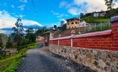 Casa con terreno de venta en Paute, Sector Parroquia Dug Dug