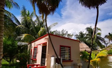 SOBRE LA PLAYA Casa y terreno en Puerto Morelos