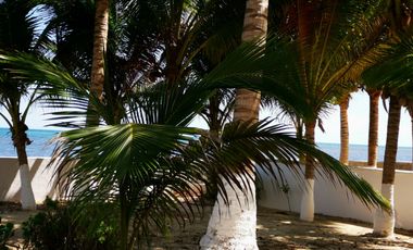 SOBRE LA PLAYA Casa y terreno en Puerto Morelos