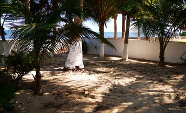 SOBRE LA PLAYA Casa y terreno en Puerto Morelos