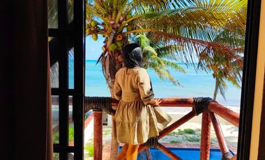 SOBRE LA PLAYA Casa y terreno en Puerto Morelos