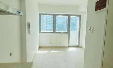 Studio Unit for Sale in The Residences at Commonwealth by Century