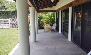 Amplia y moderna casa en venta en Lomas de Cuernavaca, Temixco