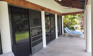 Amplia y moderna casa en venta en Lomas de Cuernavaca, Temixco