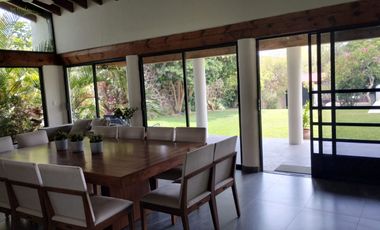 Amplia y moderna casa en venta en Lomas de Cuernavaca, Temixco