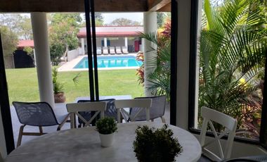 Amplia y moderna casa en venta en Lomas de Cuernavaca, Temixco