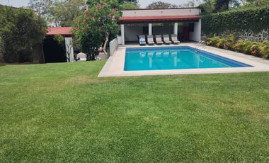 Amplia y moderna casa en venta en Lomas de Cuernavaca, Temixco
