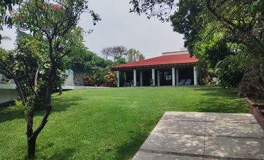 Amplia y moderna casa en venta en Lomas de Cuernavaca, Temixco