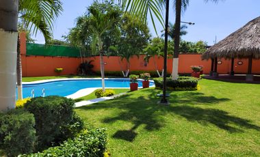 CASA EN VENTA VILLAS DEL SEMINARIO ALBERCA CLIMATIZADA TEZOYUCA