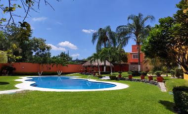CASA EN VENTA VILLAS DEL SEMINARIO ALBERCA CLIMATIZADA TEZOYUCA