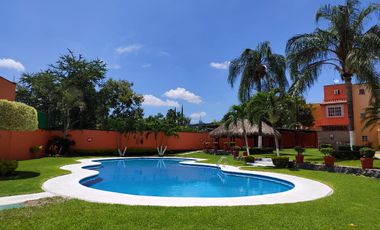 CASA EN VENTA VILLAS DEL SEMINARIO ALBERCA CLIMATIZADA TEZOYUCA