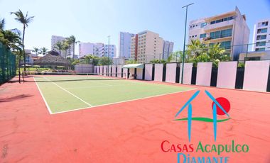 Casa en condominio con club de playa y cancha de tenis. Terraza con salida a la alberca del cúster